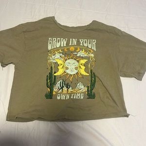 Barely Warn M size Cropped T